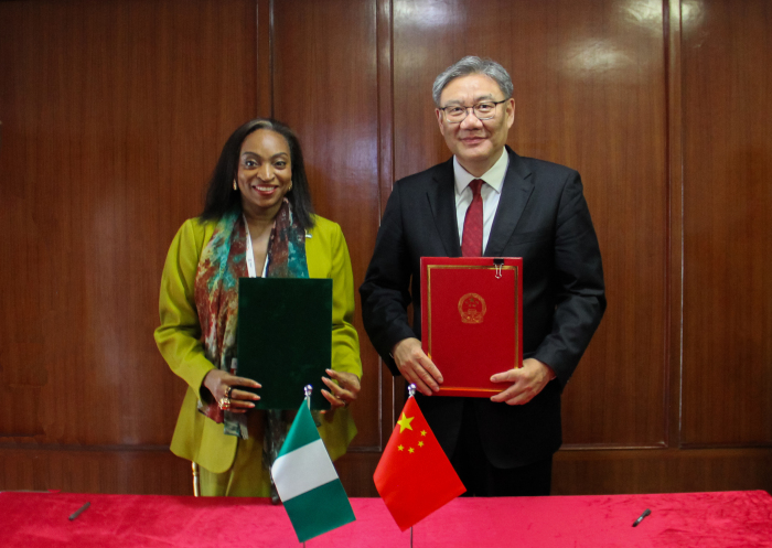 中国与尼日利亚签署共同发展经济伙伴关系框架协定