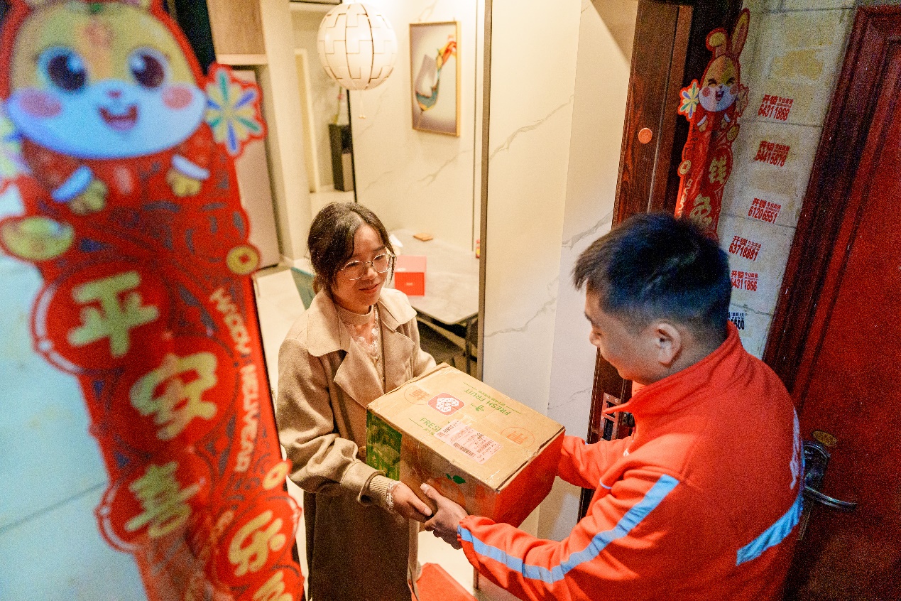 快递年业务量首破1500亿背后：拼多多引领电商西进 助推中西部包裹量激增